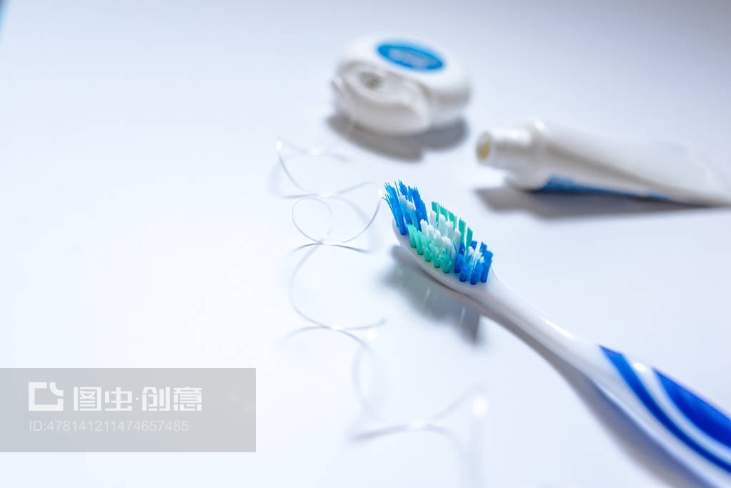 牙刷、牙膏與牙線 構建全面口腔健康的基石